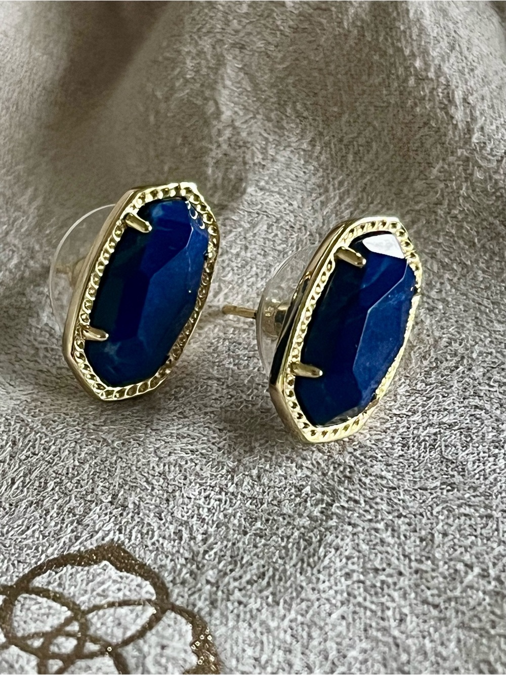NEW Kendra Scott Ellie Gold
Stud Earrings | Cobalt Blue Cat's Eye